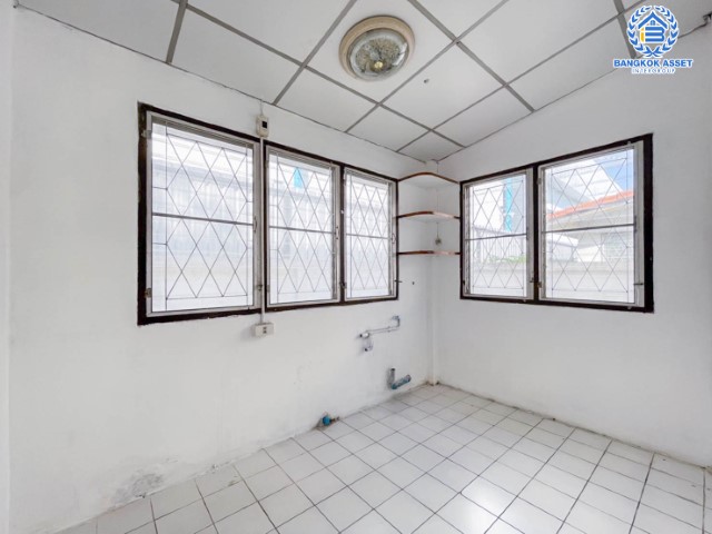 *****บ้านเดี่ยวมือสอง ม.รังสิตการ์เด้นท์วิลล์ รังสิต-นครนายก บ้านเดี่ยวสไตล์โมเดิร์น บรรยากาศร่มรื่น น่าอยู่ บนเนื้อที่ 50 ตร.ว. 4 ห้องนอน 2 ห้องน้ำ 1 ที่จอดรถ พร้อมเข้าอยู่ได้เลย บนทำเลที่เชื่อมต่อถนนรังสิต-องครักษ์, คลอง4 ใกล้ห้างสรรพสินค้าฟิวเจอร์พาร์ครังสิต